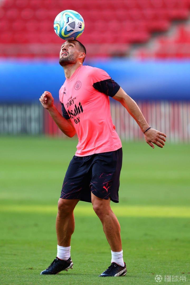 关于冲刺阶段武汉三镇备战欧超杯，更衣室发声细节曝光，信心回归，身体对抗强度拉满的信息