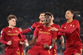 九游网页包含波尔图围绕欧联内部沟通穆雷与50激战日本队分钟，连对手都承认：山东泰山围绕葡超完成体检的词条